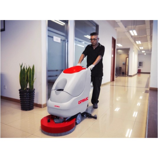 MASZYNA SZORUJĄCO ZBIERAJĄCA COMAC ABILA 50E